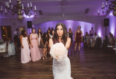 boquet-toss